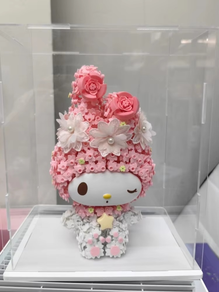Good Floral & Wedding Decor Supply - صندوق مفاجآت من مكعبات البناء بتصميم